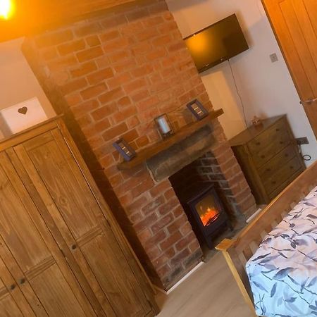 Quaint 1 Bedroom Cottage In Pudsey, Leeds Eksteriør bilde