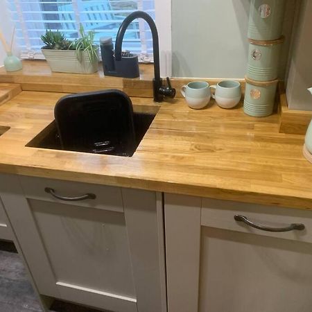 Quaint 1 Bedroom Cottage In Pudsey, Leeds Eksteriør bilde