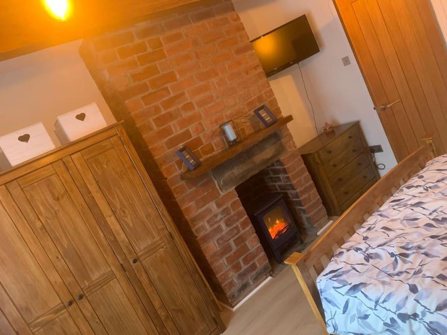 Quaint 1 Bedroom Cottage In Pudsey, Leeds Eksteriør bilde