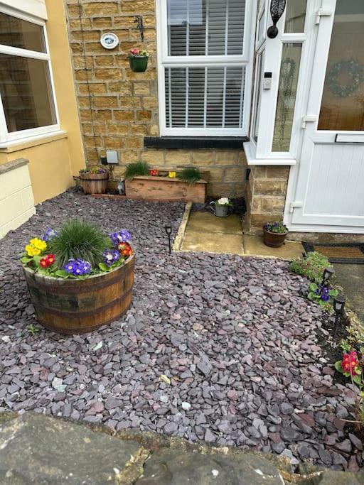 Quaint 1 Bedroom Cottage In Pudsey, Leeds Eksteriør bilde
