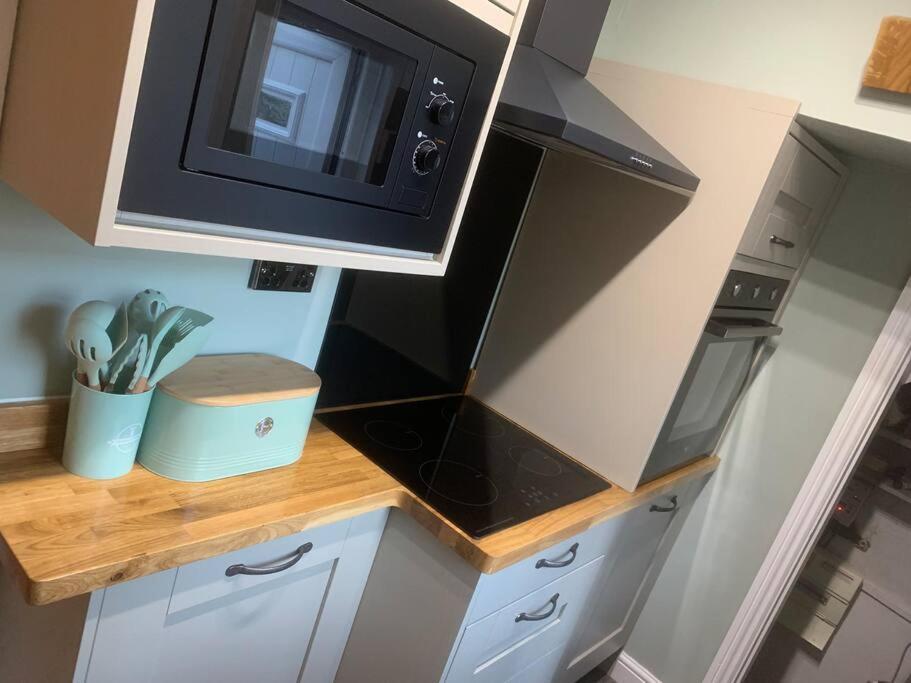 Quaint 1 Bedroom Cottage In Pudsey, Leeds Eksteriør bilde