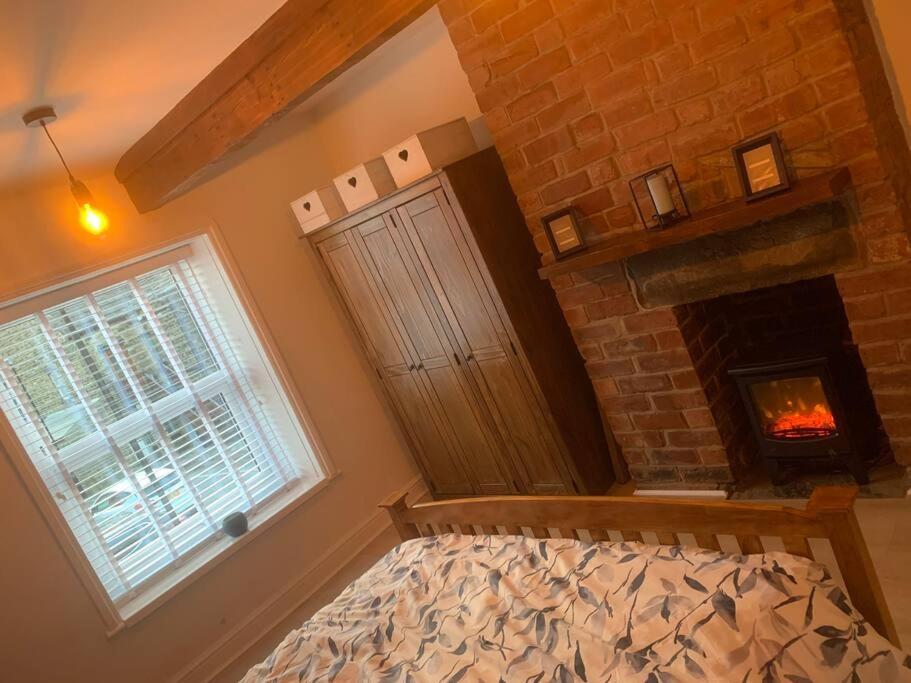 Quaint 1 Bedroom Cottage In Pudsey, Leeds Eksteriør bilde