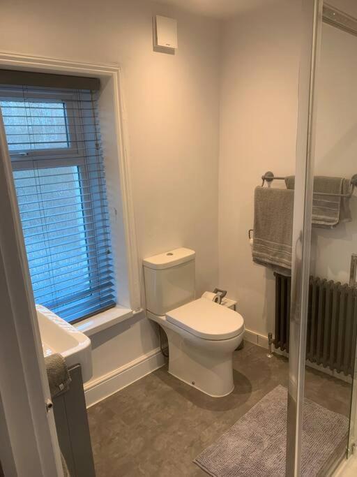 Quaint 1 Bedroom Cottage In Pudsey, Leeds Eksteriør bilde