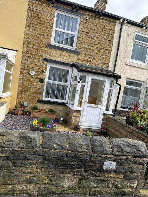 Quaint 1 Bedroom Cottage In Pudsey, Leeds Eksteriør bilde
