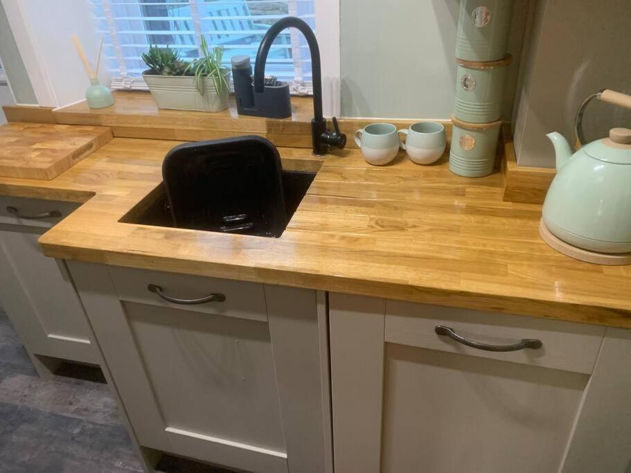 Quaint 1 Bedroom Cottage In Pudsey, Leeds Eksteriør bilde