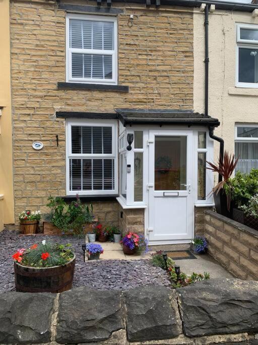 Quaint 1 Bedroom Cottage In Pudsey, Leeds Eksteriør bilde